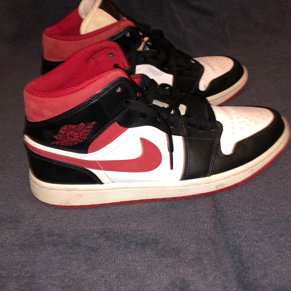 Used Nike Air Jordan 1 Mid shoes